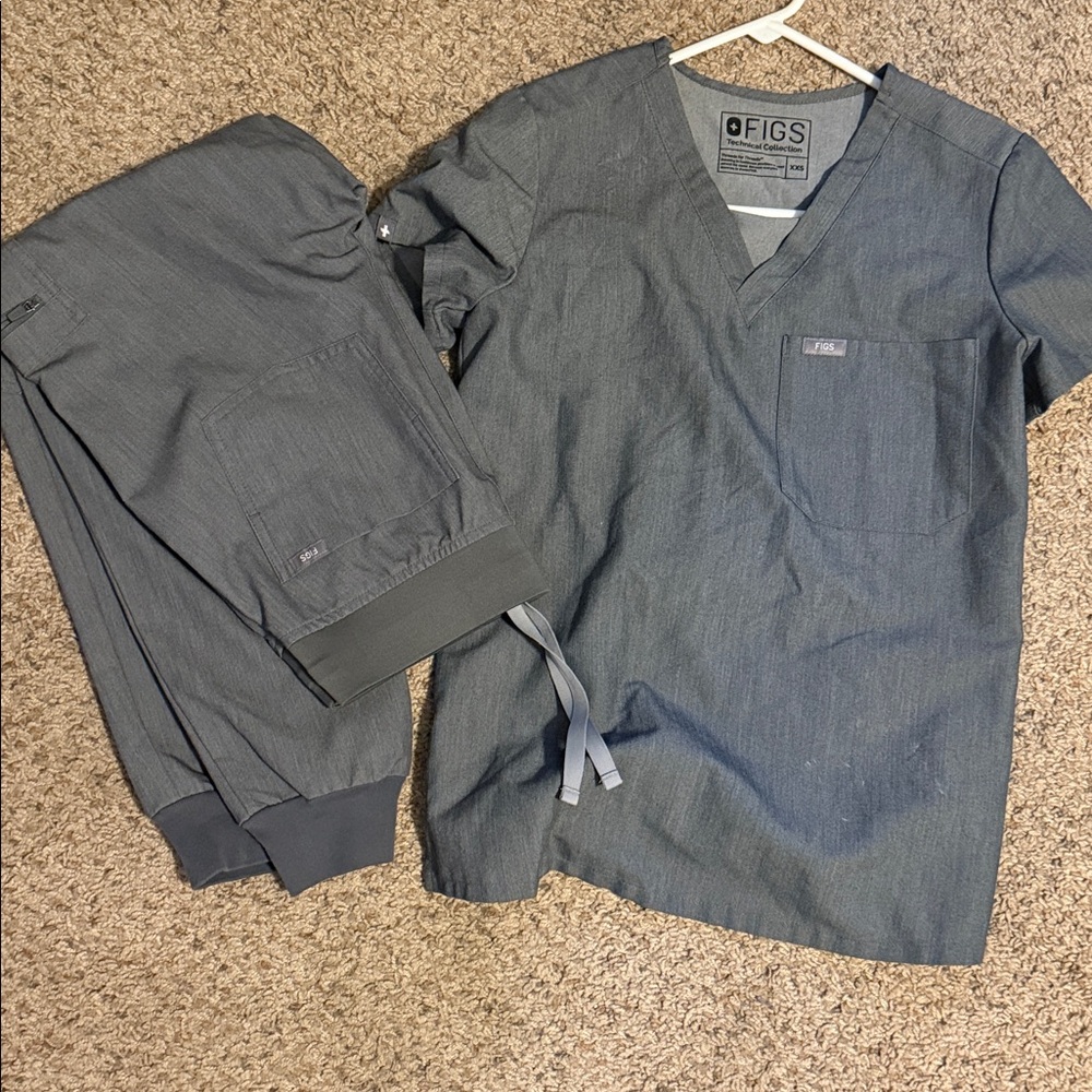 Figs Charcoal Scrub Ensemble